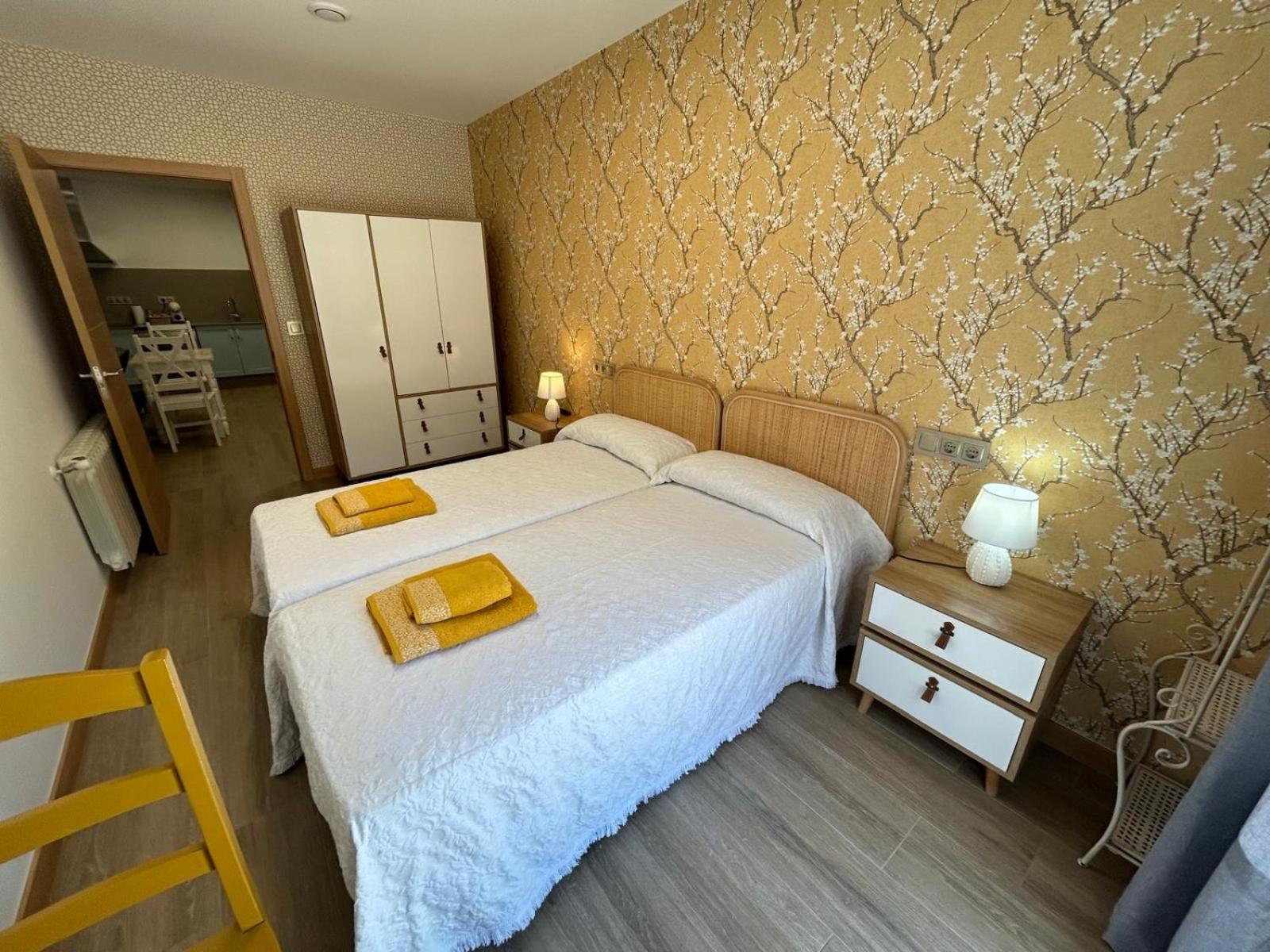 Apartamentos Torres Del Milladoiro 에임스 외부 사진