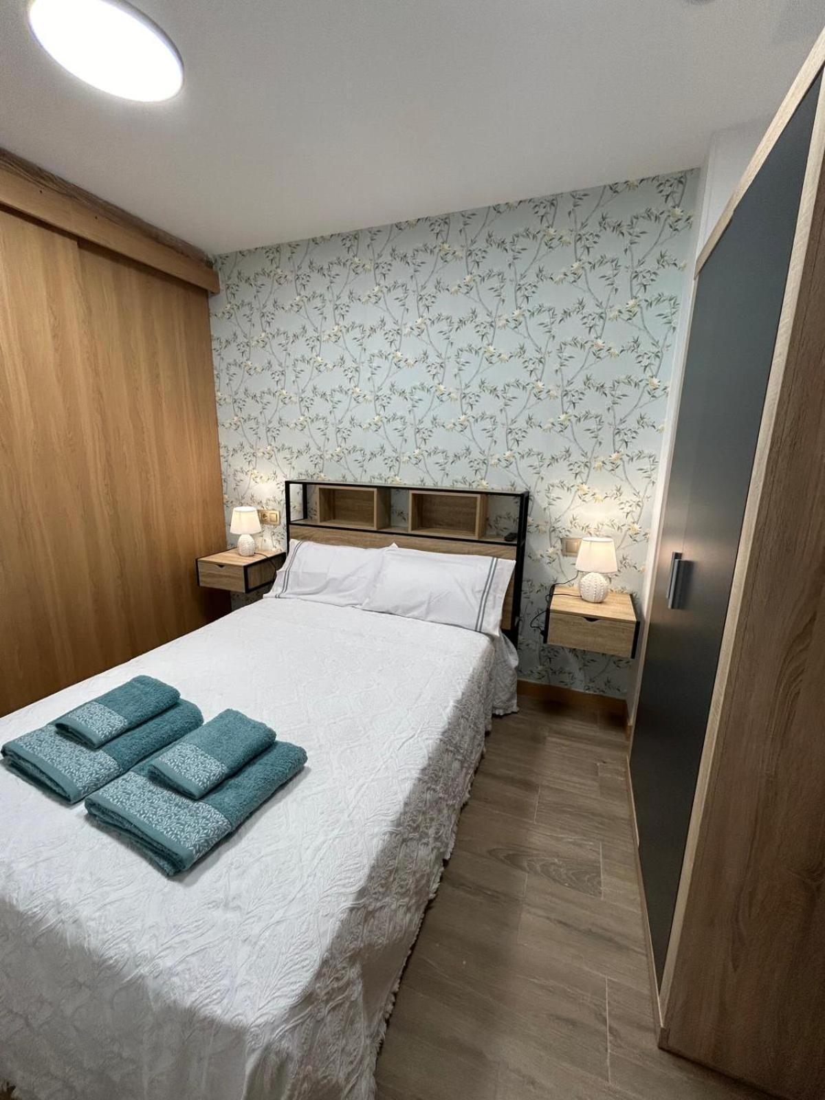 Apartamentos Torres Del Milladoiro 에임스 외부 사진