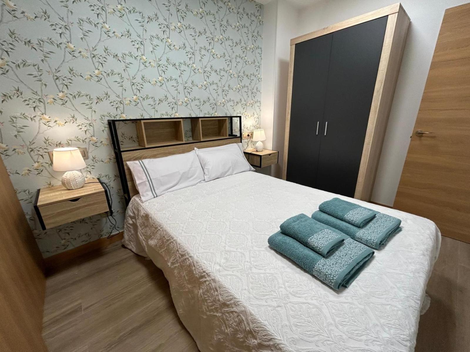 Apartamentos Torres Del Milladoiro 에임스 외부 사진
